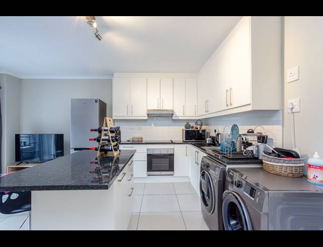 1 BEDROOM APARTMENT RENTED IN RONDEBOSCH